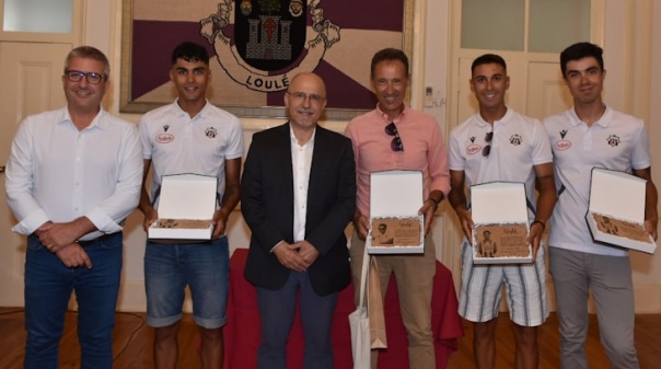 Município de Loulé prestou homenagem à equipa de ciclismo do Louletano