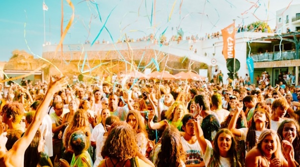 Festa da Juventude em Lagos promete muita música e batalha de tintas 