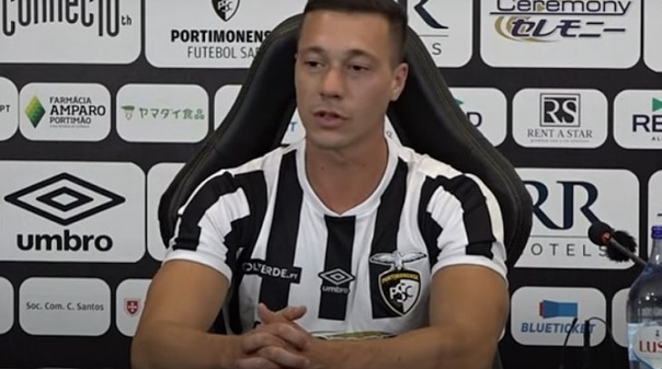 Médio Alex Soares assina pelo Portimonense