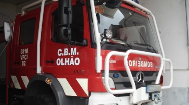 Bombeiros de Olhão reforçam meios de combate a incêndios em Aveiro 