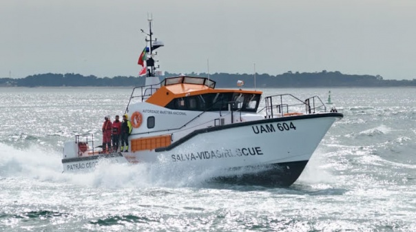 Embarcação de pesca detetou corpo de homem ao largo da praia do Telheiro em Vila do Bispo