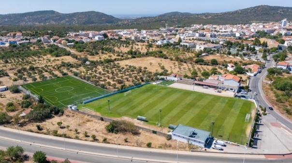 Ministro dos Assuntos Parlamentares e do Desporto inaugura obras no Campo Sousa Uva em S. Brás de Alportel