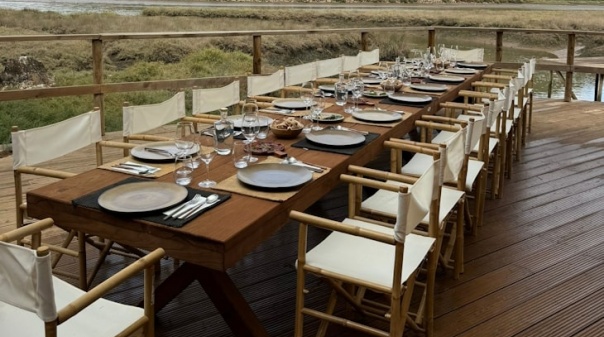 Casa do Rio com almoços para grupos nas margens do Arade