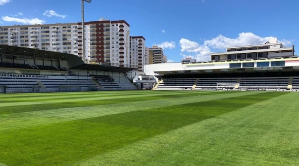 Mercado Municipal de Faro recebe exposição sobre centenário do Estádio de S. Luís