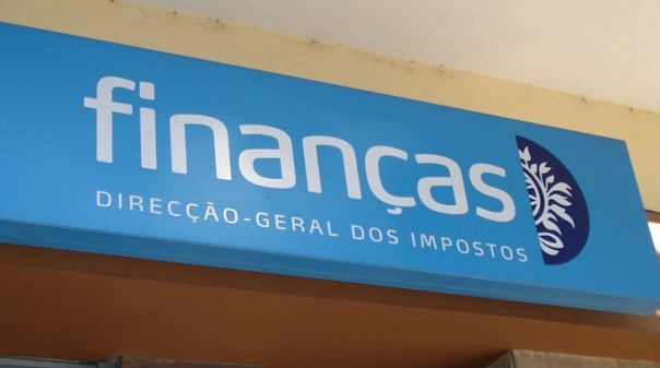 Reunião geral de trabalhadores dos impostos encerra 80% dos serviços de Finanças