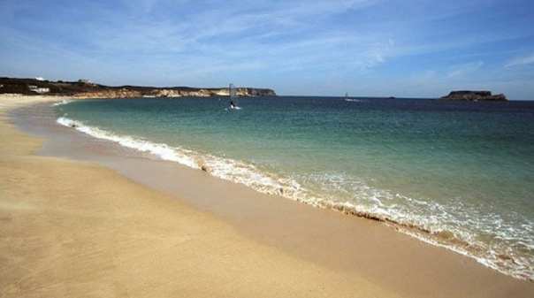 Levantada proibição de prática balnear na praia do Martinhal