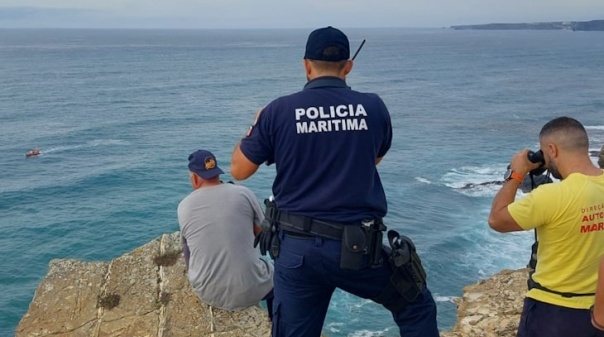 Autoridades procuram pescador que caiu ao mar no concelho de Aljezur