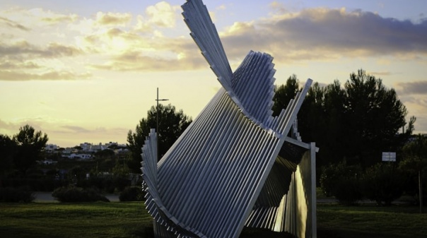 Projeto BlueTour inaugura escultura no Parque Ribeirinho de Faro