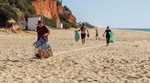 Vale do Lobo e Infralobo promovem ação de limpeza de praias