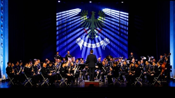 Banda de Música da Força Aérea atua em Faro numa homenagem aos antigos combatentes 