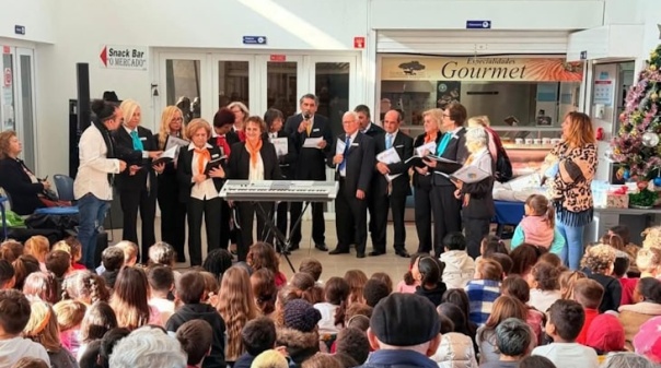 Cantaram-se as Janeiras no Mercado Municipal dos Olhos de Água