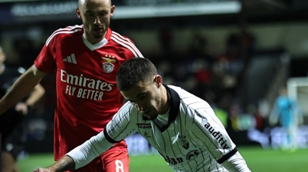 Benfica vence Farense e qualifica-se para os 'quartos' da Taça de Portugal