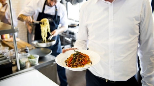 Hotéis e restaurantes algarvios debatem regras para evitar desperdício alimentar