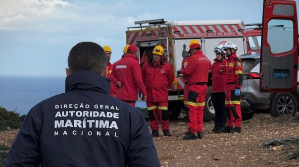 Resgatado corpo de mulher que caiu de falésia em Vila do Bispo