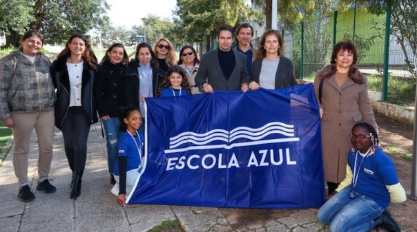 Bandeira "Escola Azul" em 6 estabelecimentos escolares de Albufeira  