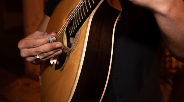 Vários artistas apresentam espetáculo "Fado Oração – Um Concerto de Fado e Poesia" em Lagoa