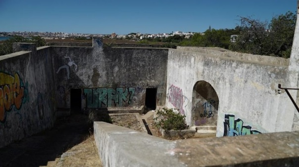 Autarca de Lagos lamenta degradação e falta de diálogo do Governo para recuperar Forte da Meia Praia