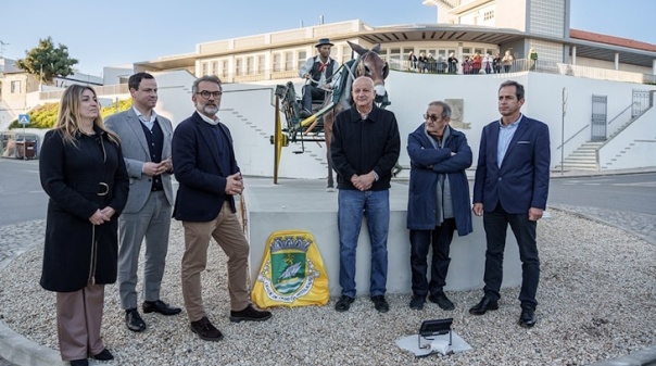 Inaugurada estátua em homenagem ao agricultor 