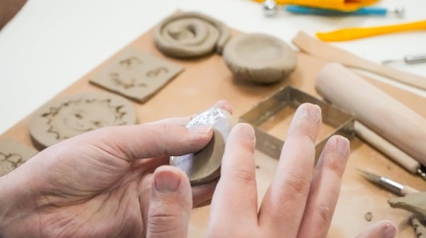 Festival de Artes Inclusivas envolveu participantes em workshop de cerâmica