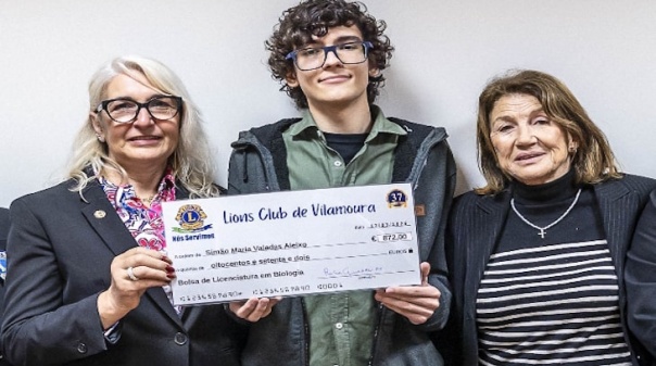 Estudante da UAlg recebe bolsa de estudo do Lions Clube de Vilamoura