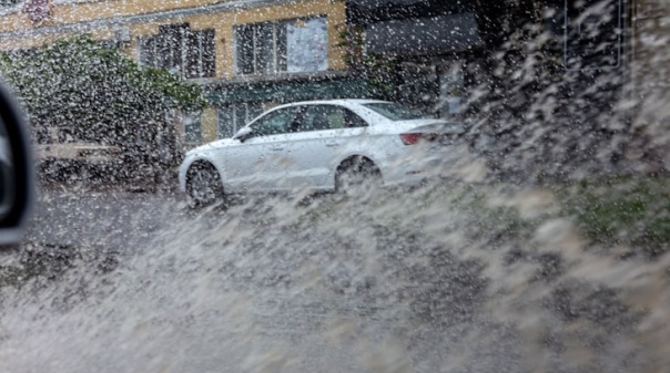 Mau Tempo: Proteção Civil avisa para agravamento de chuva, vento e agitação marítima no continente